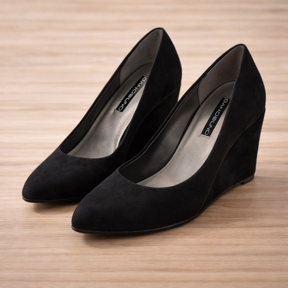 Bandolino Black Suede Wedge Pumps Almond Toe Classic Dress Shoes Womens